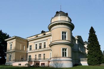 Jihovýchodní nároží ( © Luděk Pitter 03/2007)