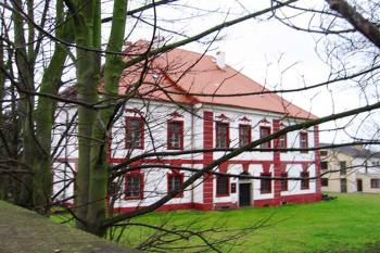 Zámek ve Vilémovicích ( © Pavel Vítek 03/2007)