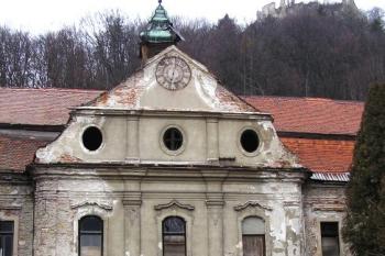 vstupní rizalit zámku ( © Jan P. Štěpánek 02/2008)