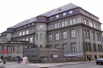Zadní partie budovy bývalé Živnobanky ( © Jan P. Štěpánek 03/2007)