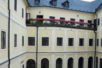 Zámecké nádvoří (© Jiří Cukr 07/2005)