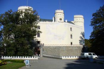 Orlík nad Vltavou - vstupní průčelí (© Pavel Jarý,  9.9. 2006)