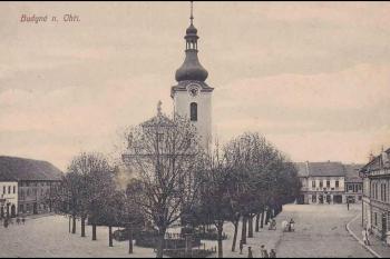 kostel na historické pohlednici (© anon.)