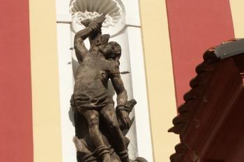 sv. Šebestián v nice na průčelí kostela ( © Milan Caha 06/2008)