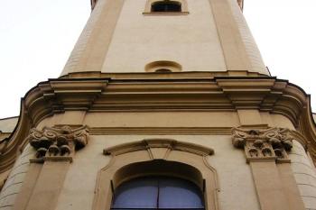 Průčelí vstupní věže kostela ( © Jan P. Štěpánek 05/2007)