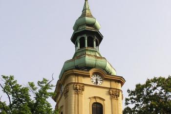 Horní část kostelní věže ( © Jan P. Štěpánek 05/2007)