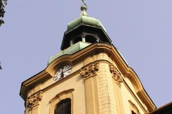 detail horní části kostelaní věže ( © Jan P. Štěpánek 05/2007)