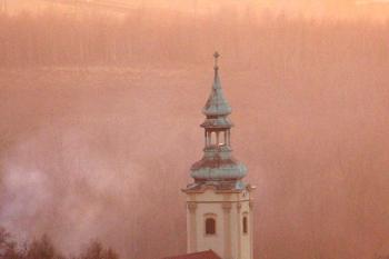 věž kostela sv. Josefa z vrcholu haldy Ema ( © Jan P. Štěpánek 12/2007)