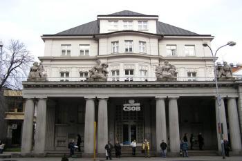 Hlavní průčelí objektu bývalé České banky Union na Nádražní třídě ( © Jan P. Štěpánek 03/2007)
