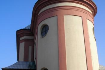 zadní partie kostela ( © Ondřej Štěpánek 03/2007)