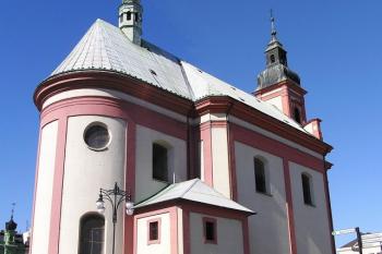 Farní kostel od jihovýchdu ( © Jan P. Štěpánek 10/2007)