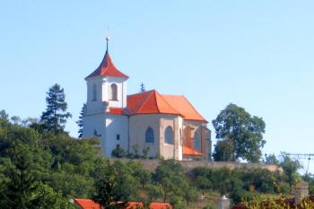 Kostel sv. Apolináře v Sadské ( © Pavel Vítek 08/2007)
