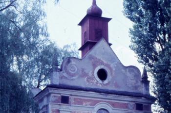 Hlavní průčelí kaple ( © Ivan Grisa 08/1990)