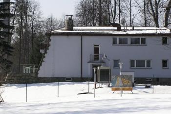 Panorama severní fasády Alsternovy vily ( © Jan P. Štěpánek 03/2007)