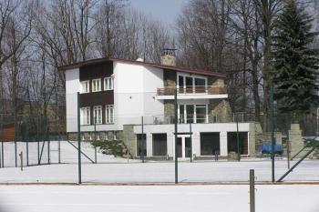 Pohled na vilu od jihu ( © Jan P. Štěpánek 03/2007)