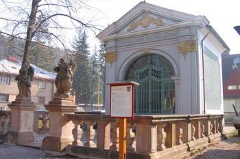 Olivetská kaple (kaple Getsemanské zahrady) v Hostinném ( © Pavel Vítek 04/2007)
