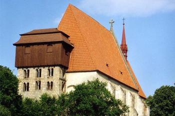Kostel od jihozápadu (© Jiří Cukr, 06/2003)