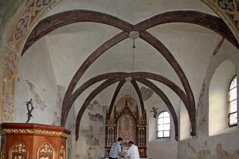 pohled do presbytáře (© Pavel Zany Komárek 16. 9. 2012)