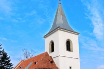 Kostel Povýšení Svatého Kříže ve Vrbně u Mělníka ( © Pavel Vítek 04/2007)