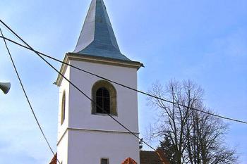 Kostel Povýšení Svatého Kříže ve Vrbně u Mělníka ( © Pavel Vítek 04/2007)