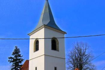Kostel Povýšení Svatého Kříže ve Vrbně u Hořína ( © Pavel Vítek 04/2007)