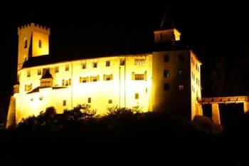 Rožmberk - noční pohled na hrad (© Pavel Jarý,  03.08.2007)