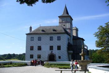 Hrad Rožmberk - vstupní průčelí (© Pavel Jarý,  04.08.2007)
