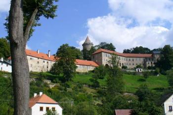 Hrad Rožmberk - tzv. horní hrad (© Pavel Jarý,  04.08.2007)