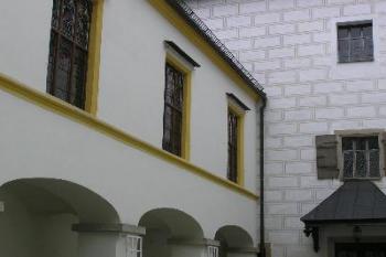 II. nádvoří (© Fanda Mikeš 04/2004)