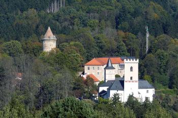 Netradiční pohled od silnice do Malšína (© Jiří Cukr, 10/2009)