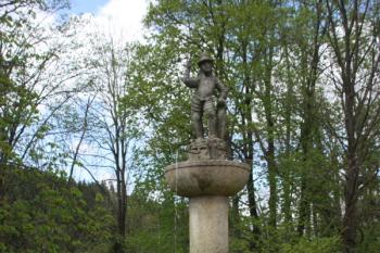 Renesanční kašna před dolním hradem ( © Ivan Grisa 05/2010)