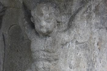 Figurální motiv z nádrže kašny ( © Ivan Grisa 05/2010)