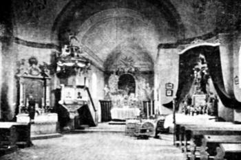 interiér kostela na počátku 20. století (© Antonín Podlaha: Posvátná místa království Českého; Díl 3., Vikariáty: Kralovický, Vlašimský a Zbraslavský, Dědictví sv. Jana Nepomuckého, Praha 1909)