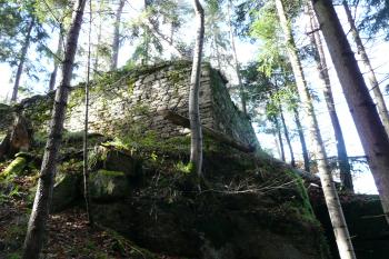 Zřícenina hradu Sokolčí (© aleshwarrior, 10/2014)