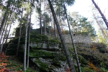 Zřícenina hradu Sokolčí (© aleshwarrior, 10/2014)