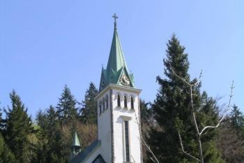 Kostel sv. Antonína, Bedřichov (© Hana Kubikova, 04/2007)