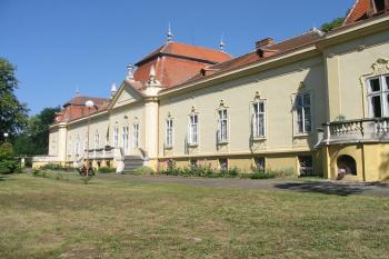 jiižní strana zámku (© D Dohňanský, 07/2014)