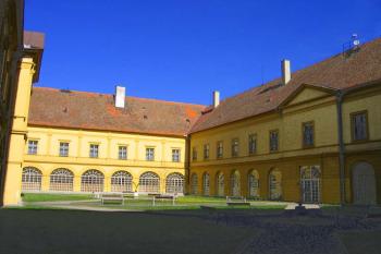 Zámek v Břežanech u Znojma ( © Pavel Vítek 04/2007)