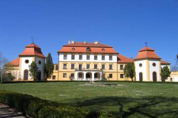 Zámek v Kravsku ( © Pavel Vítek 04/2007)