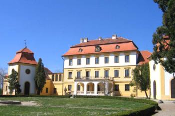 Zámek v Kravsku ( © Pavel Vítek 04/2007)