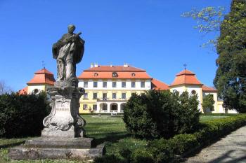 Zámek v Kravsku ( © Pavel Vítek 04/2007)