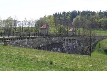 Přehrada Mlýnice (© Hana Kubikova, 04/2007)