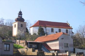 Kostel sv. Vojtěcha ve Slatině se zvonicí ( © Pavel Vítek 04/2007)