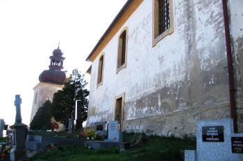 Kostel sv. Vojtěcha ve Slatině se zvonicí ( © Pavel Vítek 04/2007)