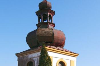 Zvonice u kostela sv. Vojtěcha ve Slatině ( © Pavel Vítek 04/2007)