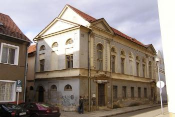 celkový pohled na synagogu Bet ha-midraš ( © Jan P. Štěpánek 11/2009)