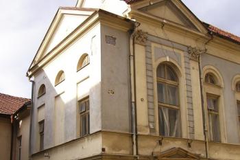 vstupní průčelí synagogy Bet ha-midraš ( © Jan P. Štěpánek 11/2009)