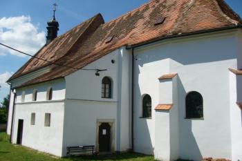 Boční trakt se sakristií (© Jaroslav Šefčík, 03/2009)