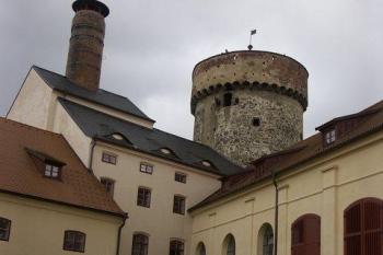 Kotnov z nádvoří pivovaru (© Milan Caha, 10/2007)