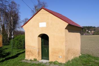 Kaple Panny Marie od silnice ( © Jan P. Štěpánek 04/2007)